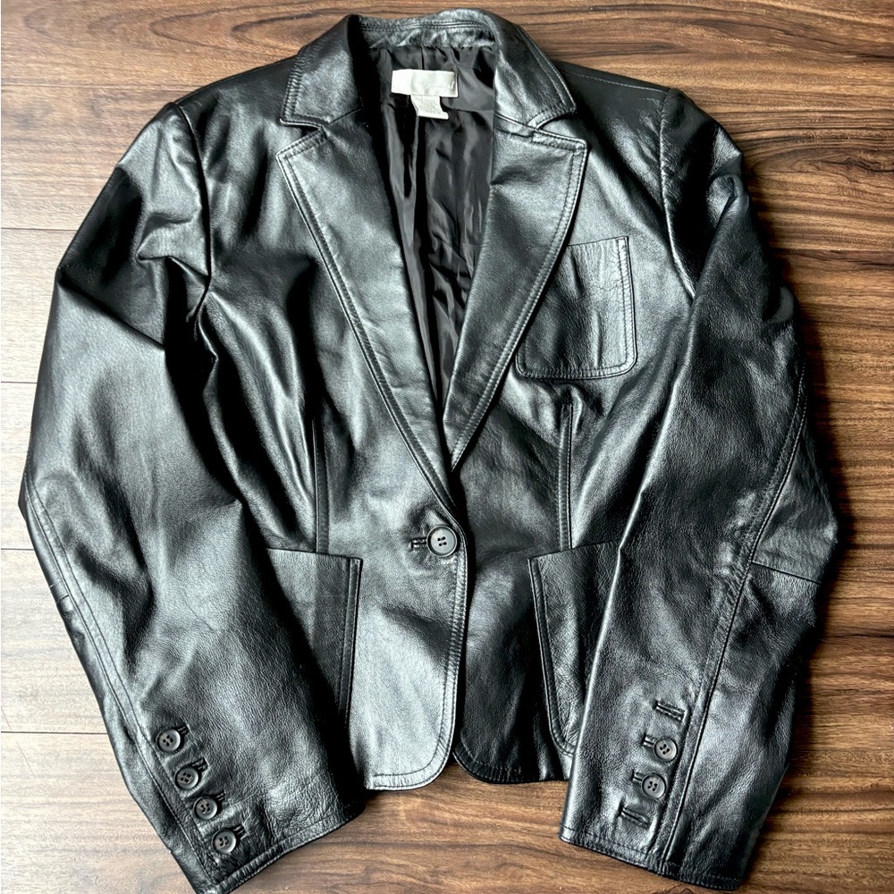 100% leather vintage women’s blazer jacket (size 8)